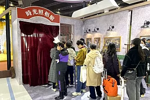 长三角文博会在沪开幕,卡牌交易、手办展等潮流文创亮相