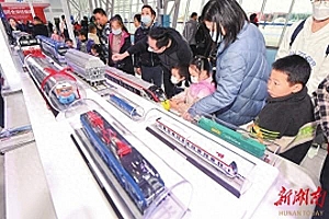 轨博会公众开放日,零距离感受“大国重器”——“这个造型,也太好看了吧”